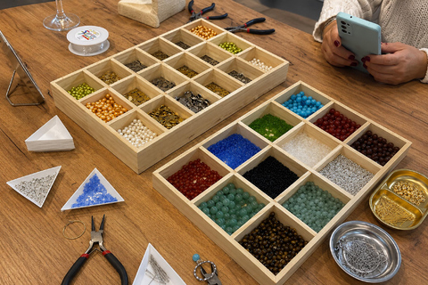 Jewelry workshop with unlimited wine - Alicante