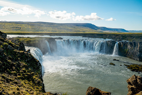 Siglufjörður: Akureyri, Goðafoss & Black Sand Beach Tour