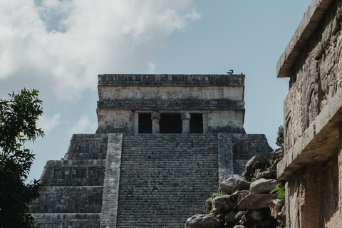 PVT Transfer from Merida To Cancun & Chichen Itza (Cun-Mid)