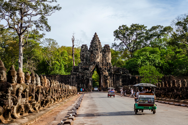 Private Tuktuk taxi to Angkor Wat, Bayon and Ta Prohm Temple