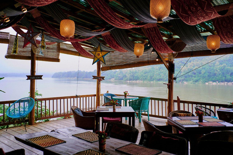 Luang Prabang: Mekong Sunset Cruise and Market Private Tour