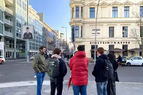 Berlin: Private Family Hunt & Tour with Food Stops