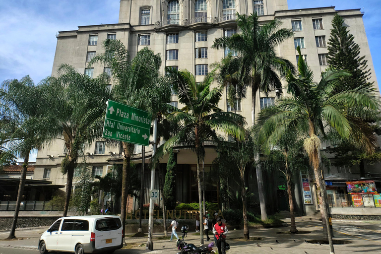 Medellín: Tour durch die Comuna 13, den Botero Park und den Metrocable mit einem lokalen Guide