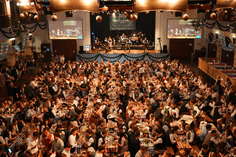 Munich: Oktoberfest Party Experience at the Bierpalast Munich: Oktoberfest Traditional Costume Night Experience at the Bierpalast