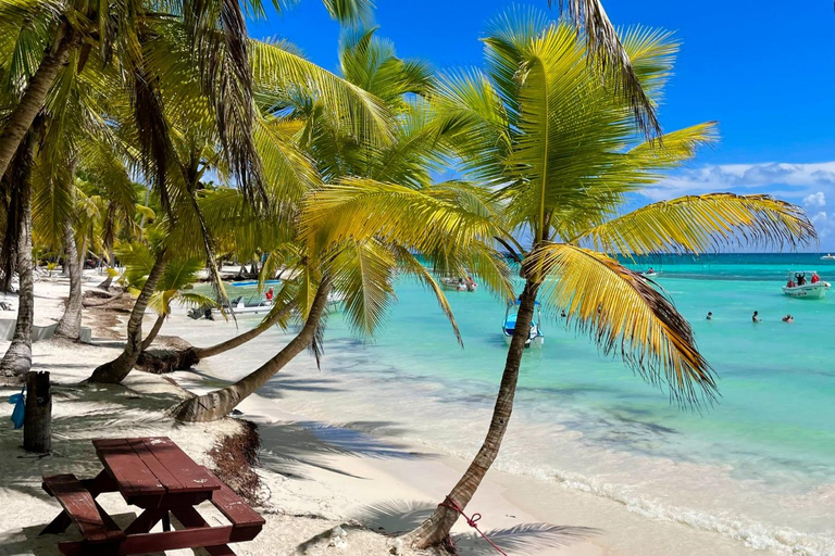 Punta Cana: Båttur till Isla Saona, öppen bar och lunchbufféPunta Cana: VIP Saona Island öppen bar &amp; lunchbuffé