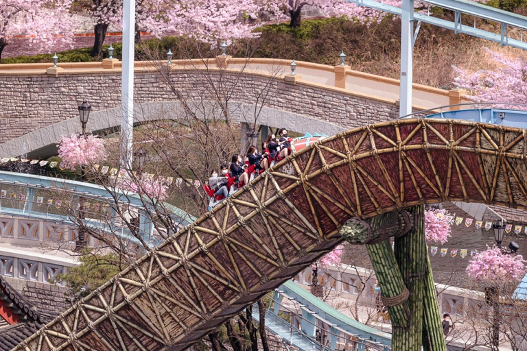 Seoul: biglietto d&#039;ingresso per Lotte World AdventureSeoul: biglietto d&#039;ingresso per il Lotte World Adventure