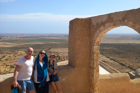 Tunis: Ur tiden Berberbyarna Tekrouna och Zriba Alia