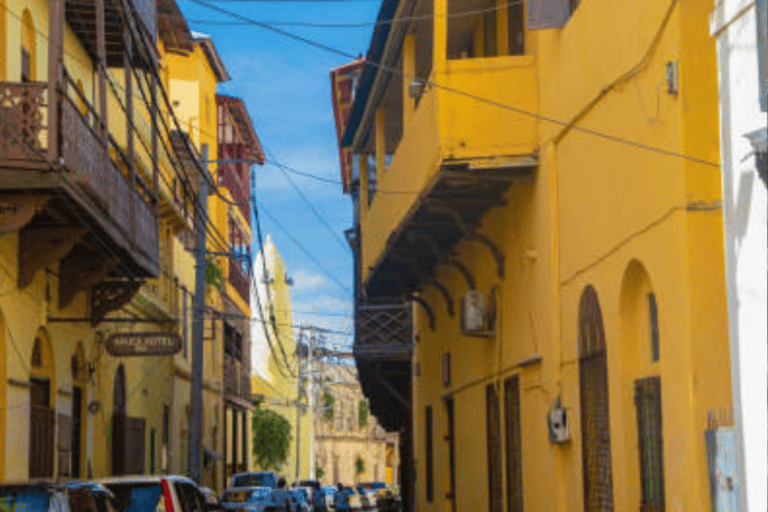 Mombasa: City tour com degustação de comida de rua.