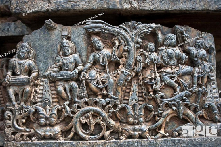 Da Bengaluru: Tour privato di Sravanbelgola, Belur e HalebiduTour privato di un giorno da Bengaluru a Hassan