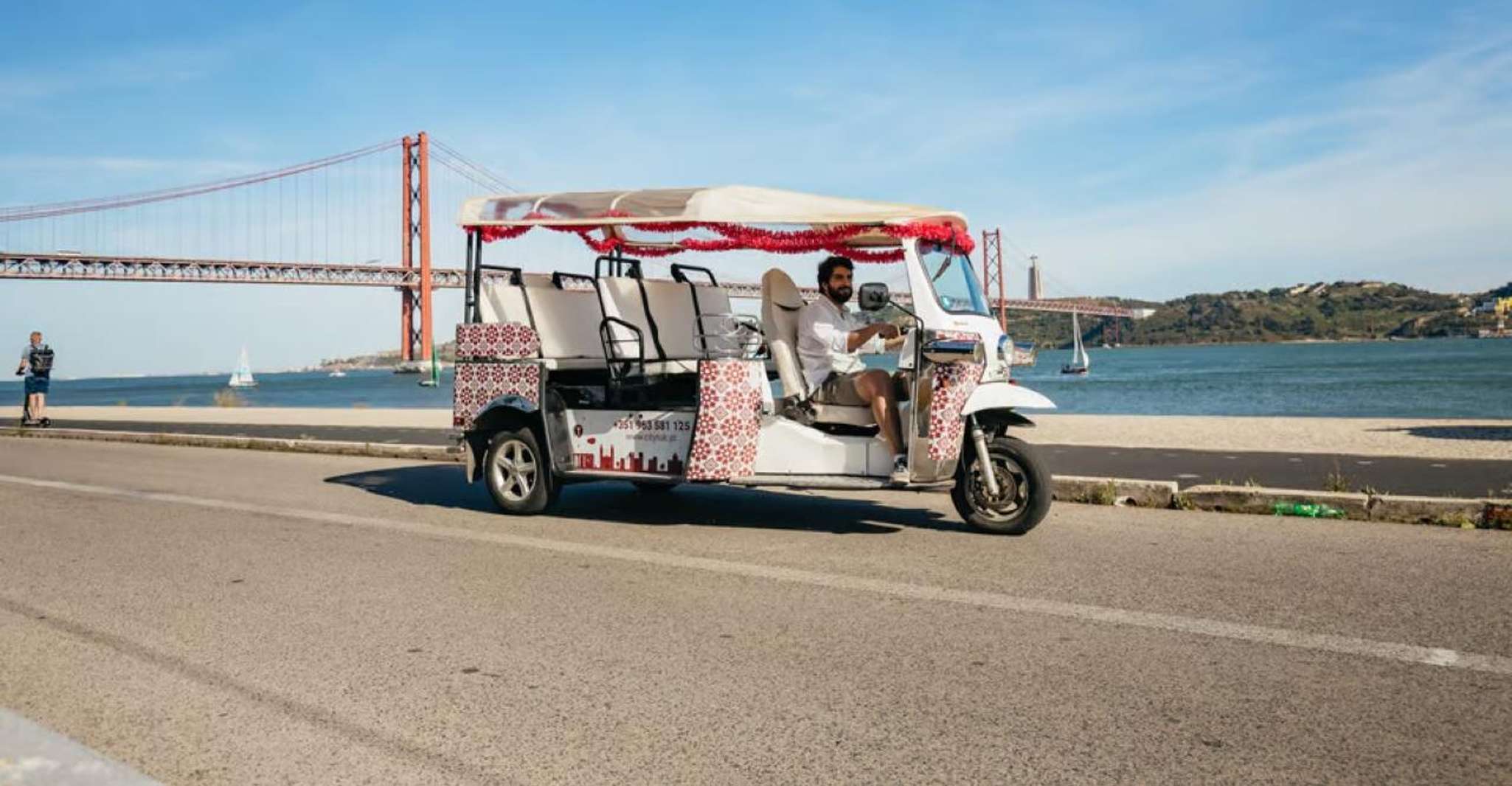Lisbon: Private Guided Tuk-Tuk Tour with Hotel Pickup
