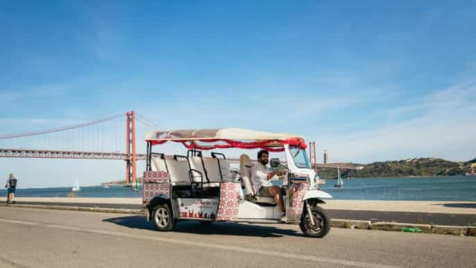 Lisbon: Private Guided Tuk-Tuk Tour with Hotel Pickup