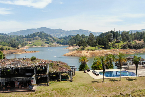 Van Guatape: Pablo Escobar Mansion, Paintball &amp; boottocht