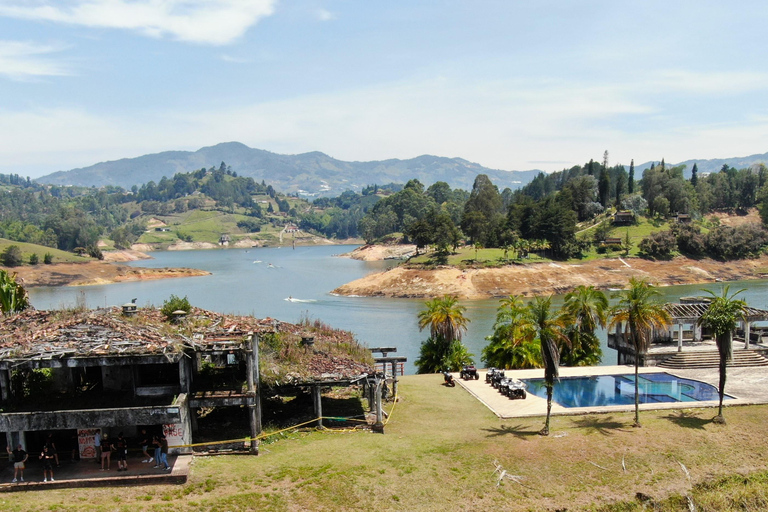 Van Guatape: Pablo Escobar Mansion, Paintball &amp; boottocht