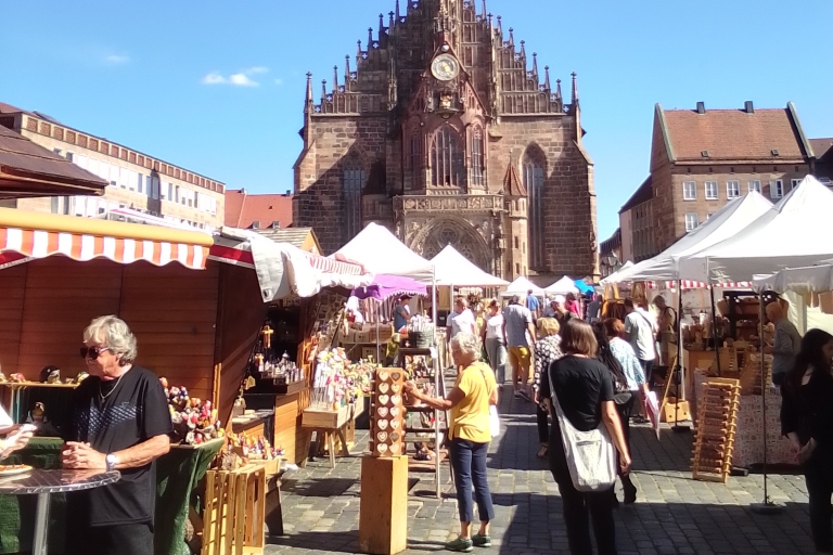Nürnberg Stadtrundfahrt mit traditionellem Abendessen und Bier