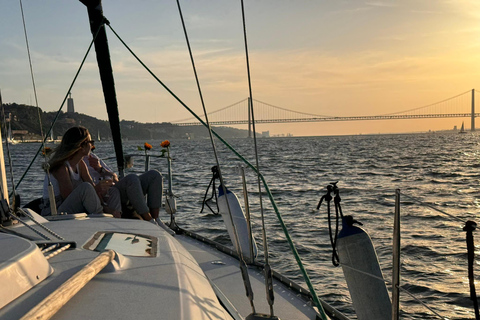 لشبونة: رحلة بحرية رومانسية عند غروب الشمس مع النبيذ والتاباس البرتغالي