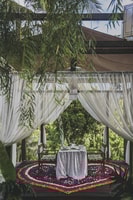 礼拝堂によるロマンチックなキャンドルライトディナー - Housity