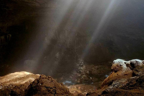 日惹：Jomblang 洞穴私人一日游Jomblang 洞穴和 Merapi 火山吉普车之旅