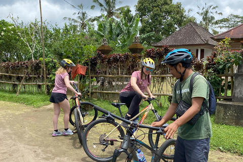 Ubud : PRIVATE Bike Tour inside Rice Field Ubud Countryside Sharing Group
