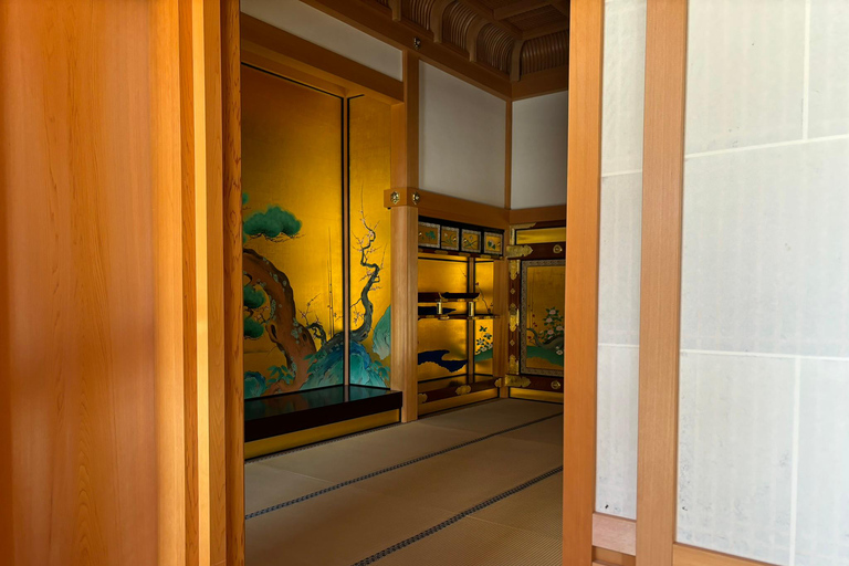 Nagoya: Grand Sumo Tournament Tour 1PM: Castle Walking Tour + Chair A in the arena