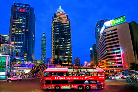 Taipei: Tipsy Bus 2.0 Bar-Hopping & Nightlife Experience - Image 3