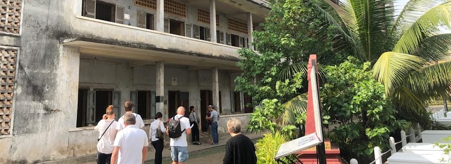 Palais royal, génocide S-21, musée national et champ d'exécution