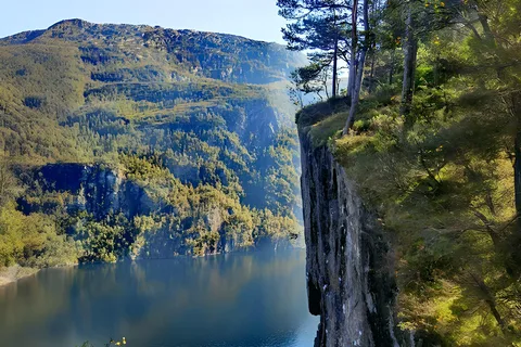 Flexibel tur till Modalens slott Hesjedalsfossen kan vandra
