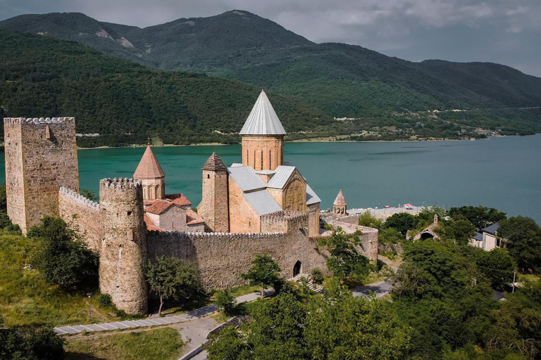 Tbilisi: 4-Day Georgia and Armenia Tour with Guide