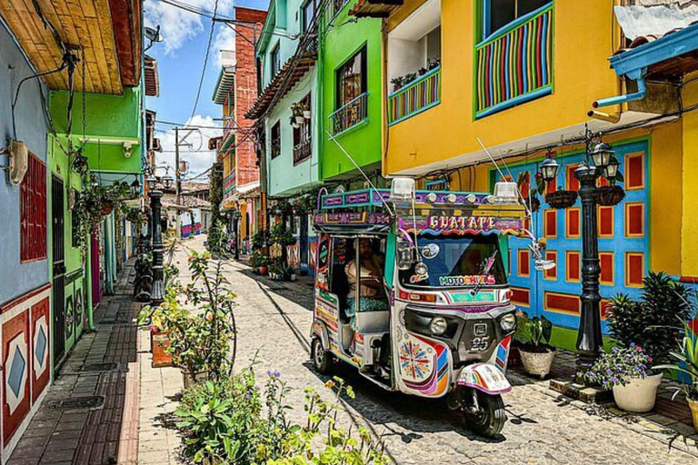 Medellín: Combo Citytour by bus with Comuna 13 + Tour to Guatapé