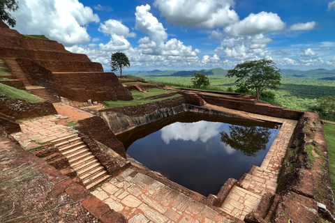 Tour privato di Sigiriya e Dambulla di un giorno interoTour partendo dalla zona di Negombo