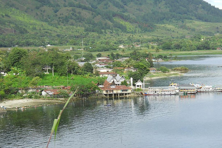 Medan: Discover the Best of Sumatra Day Trip! Medan: Lake Toba Tour