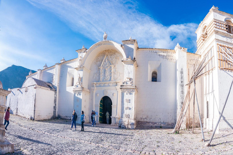 Arequipa: Excursão clássica de 2 dias ao Cânion do ColcaClássico de 2 dias no Colca Canyon com traslado para Puno