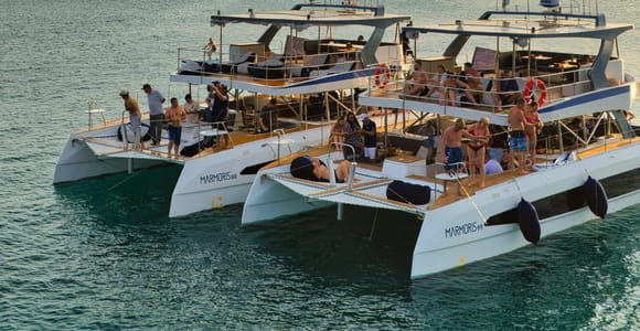 Nha Trang: Sunset Chill Cruise with Buffet, DJ Party