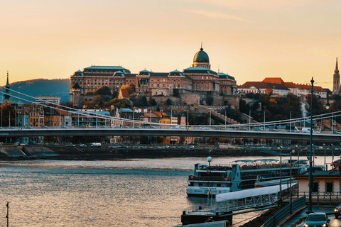 Helsinki: Walking Tour with Helsinki Cathedral & Market