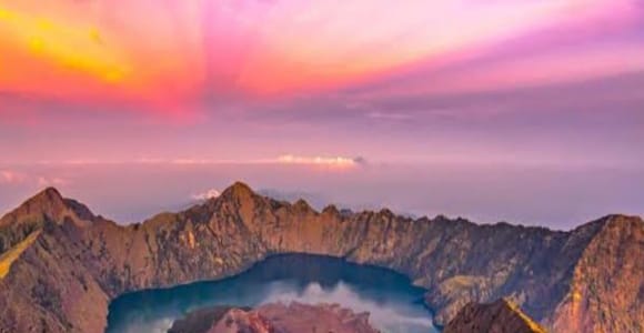 Mount Rinjani Trekking 3D/2N To Summit,Lake & Hot Spring