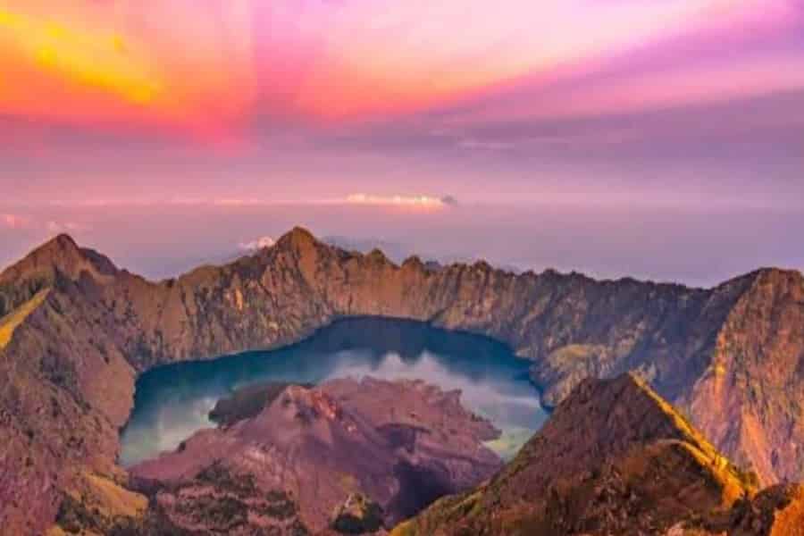 Trekking am Mount Rinjani 3 Tage/2 Nächte zum Gipfel, See und heißer Quelle. Foto: GetYourGuide Trekking am Mount Rinjani 3 Tage/2 Nächte zum Gipfel, See und heißer Quelle. Foto: GetYourGuide