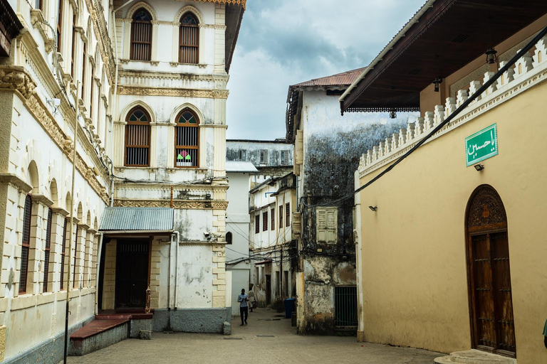 Mnemba island, Dolphin and Stone town tour with transfer WITH TRANSFER - WITH LUNCH