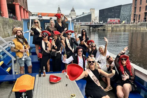 Liverpool: Pirate Pub Crawl & Boat Tour