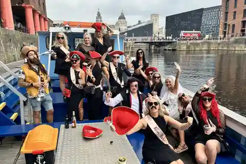Liverpool: Pirate Pub Crawl & Boat Tour