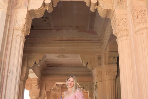 Jaipur: Private Mobile Photoshoot at Gaitore Cenotaphs