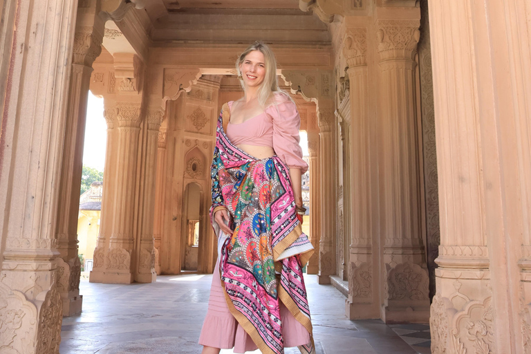 Jaipur: Private Mobile Photoshoot at Gaitore Cenotaphs