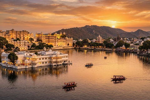 Udaipur: Old City Walking Tour with Local Guide