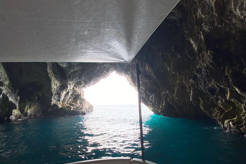 Capri: Secret Corners Boat Tour with Local Skipper