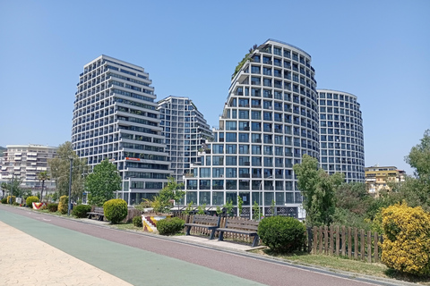 Tirana Bike Tour with Local Guide in English or Czech