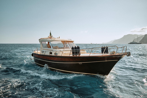 Positano: Amalfi Coast Sunset Cruise with Aperitivo