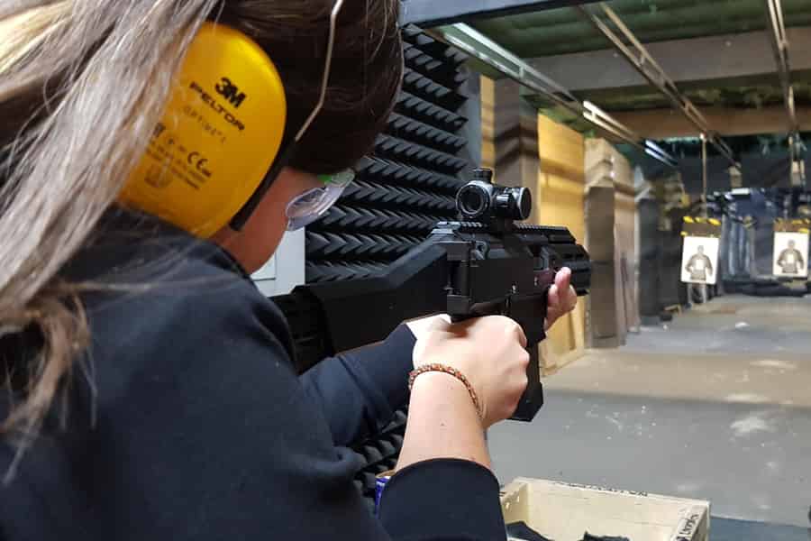 Bratislava: Schießen mit echten Waffen. Foto: GetYourGuide Bratislava: Schießen mit echten Waffen. Foto: GetYourGuide