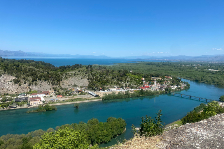 Desde Tirana / Durres : Excursión de un día a Shkodra con paseo por el lago