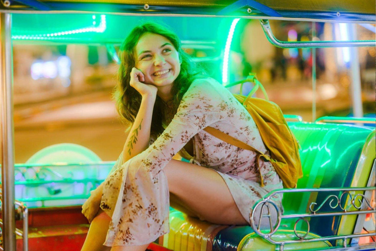 Delhi: Night Tour with Rickshaw Ride and Street Food Private Tour with Rickshaw Ride and Food Tasting