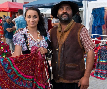 Schiavitù in Romania, Miti e verità sugli zingari, Tour a piedi