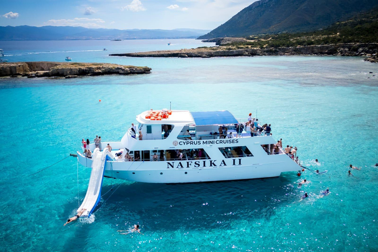 Paphos/Akamas: Blue Lagoon Bus &amp; Boot Tour met Waterglijbaan