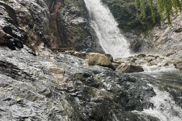 马拉喀什：乌里卡山谷一日旅行：导游徒步和午餐马拉喀什：奥里卡山谷一日旅行：导游徒步和午餐